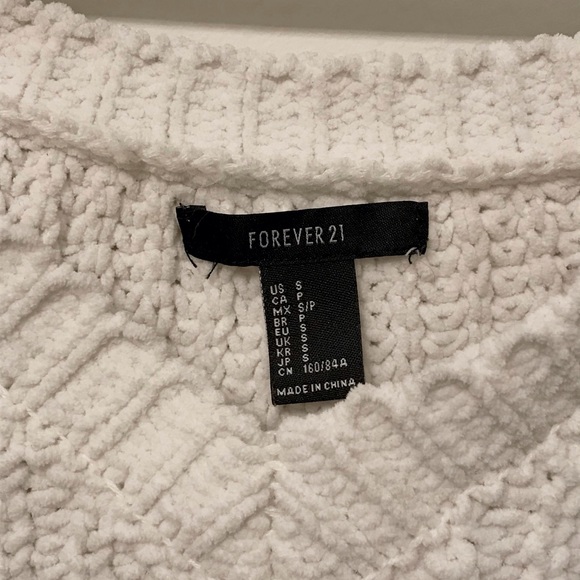 Super cute white knitted cropped sweater - Picture 3 of 5